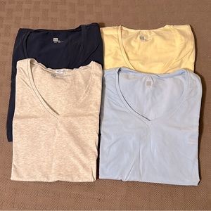 Women’s Gap short sleeve v-neck t-shirts